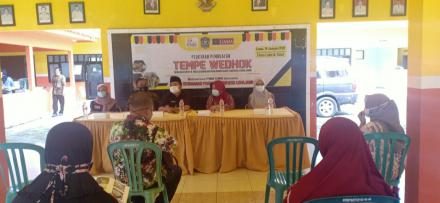 Kepala Dinas Ketahanan Pangan Kabupaten Lumajang Mengadakan Pelatihan  Pembuatan Tempe wedok
